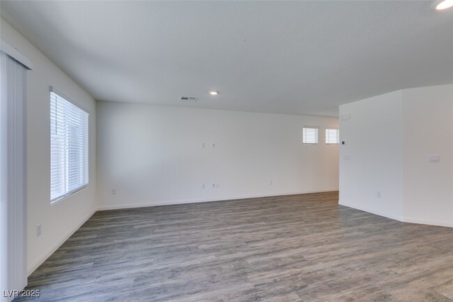 Building Photo - 2646 Snapdragon Fls Ave