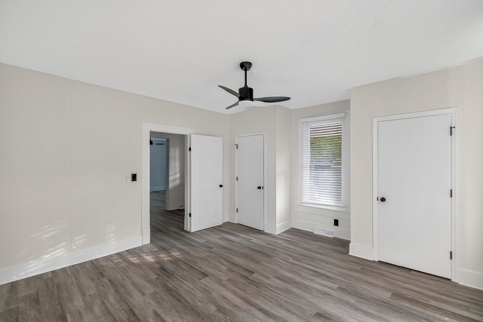 Building Photo - 323 S Columbia St