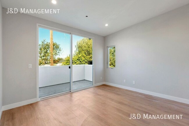 Building Photo - Brand New Build - Beautiful New Townhome
