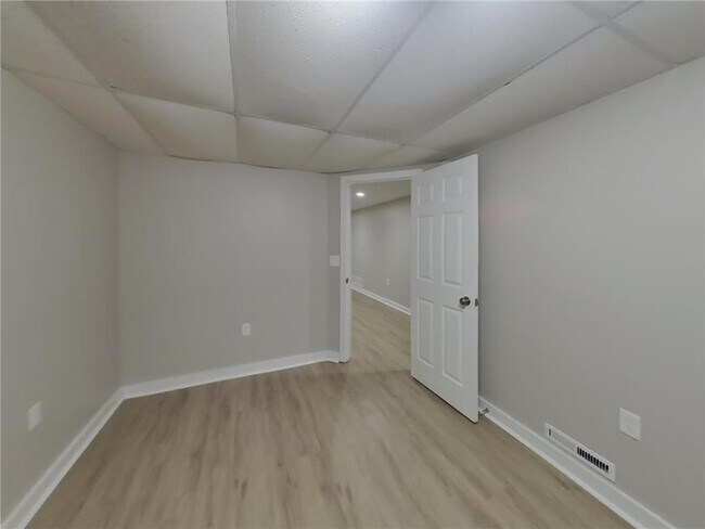 Building Photo - 408 Riverview Dr