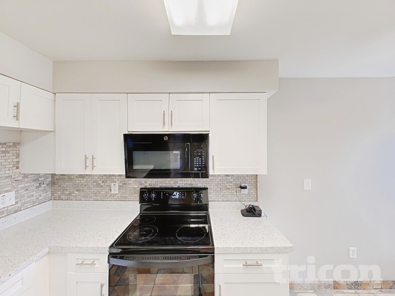 Building Photo - 533 Scarlet Maple Ct