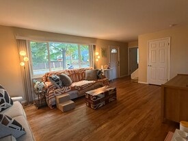 Building Photo - 1522 Rainier Dr