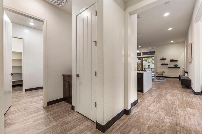 Building Photo - 10437 E Monterra Way