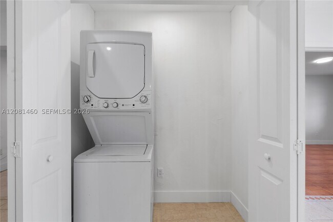 Building Photo - 14013 SW 90th Ave