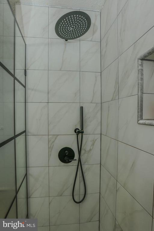 Building Photo - 359 Point to Point Rd