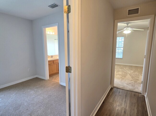 Building Photo - 116 Drake Way