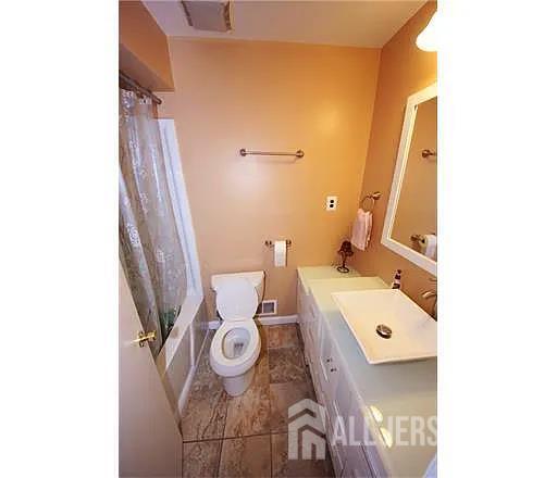 Building Photo - 24 Riverbend Dr
