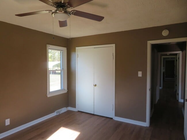 Building Photo - Dinwiddie County