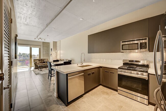 Building Photo - HOUSING CHOICE VOUCHER APPROVED! MOVE IN SPECIAL! **ONE MONTH FREE w/ 13 MONTH LEASE!!**