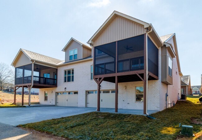 Building Photo - 456 Pond Apple Rd