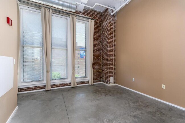 Building Photo - 1136 Washington Ave