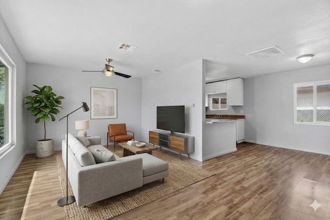 Building Photo - 1410 S 24th Ave