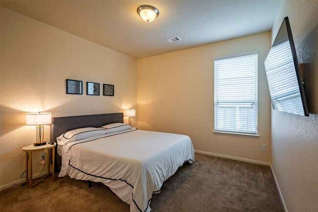 Building Photo - 4423 Hidden Oaks Wy