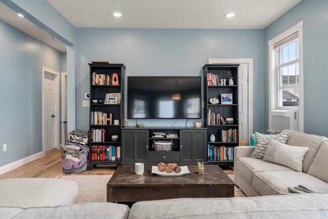 Building Photo - 46 Hawthorn Ave