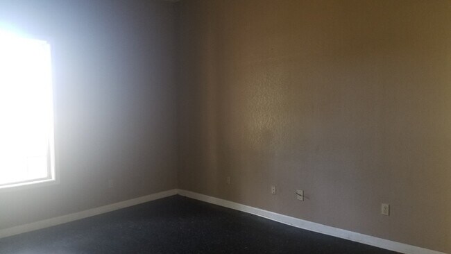 Building Photo - 2617 3rd Ave
