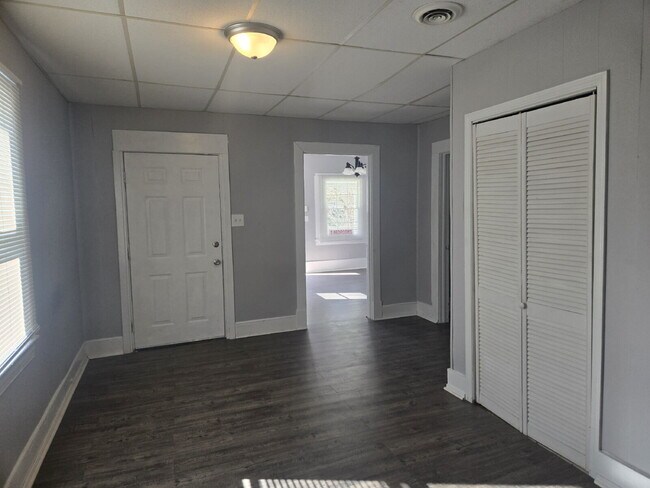Building Photo - "3-Bedroom Home on Larkwood Ave – Spacious...