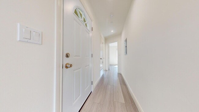 Building Photo - "Charming Urban Retreat: Cozy 1-Bedroom Haven in Daly City!"