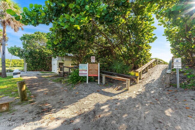 Building Photo - 1125 Jimmy Buffett Mem Hwy