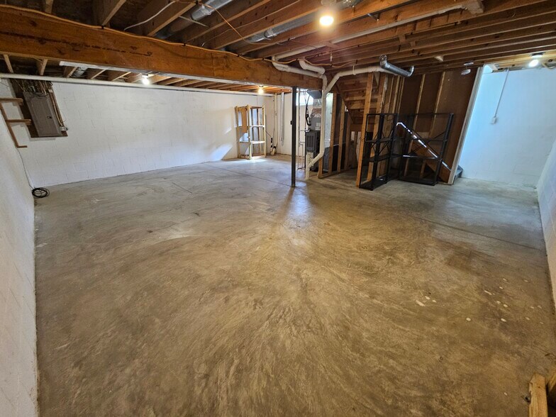 Basement - 138 Wagnalls Ct