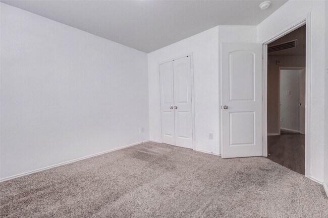 Building Photo - 5422 Dovetail Arbor Trace