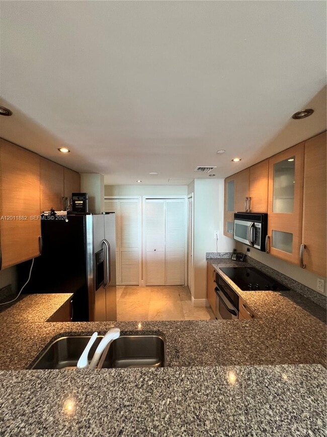 Building Photo - 2101 Brickell Ave