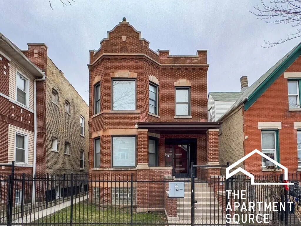 Building Photo - 1536 N Hamlin Ave