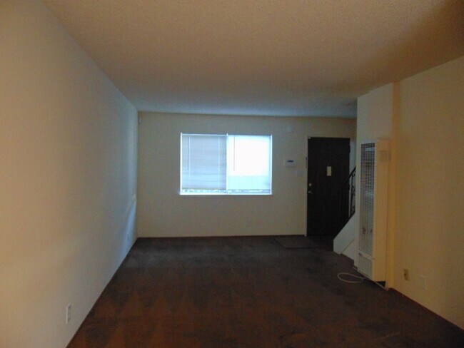 Building Photo - 373 Rodeo Ave