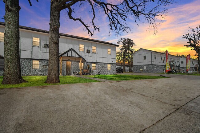 Building Photo - 6804 NW 13th St