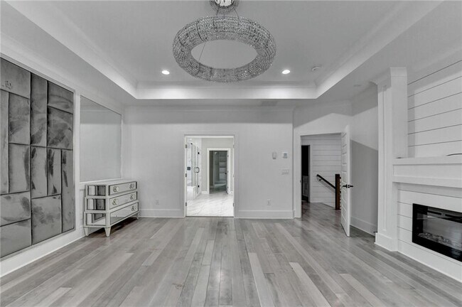 Building Photo - 960 Nours Cir SE