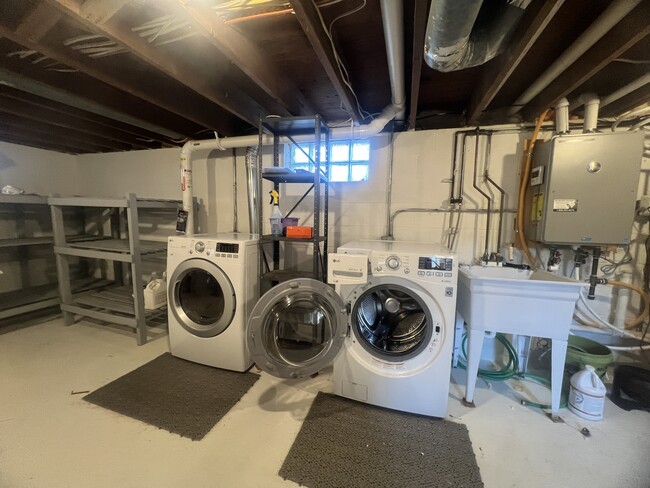 Laundry - 4476 2nd St