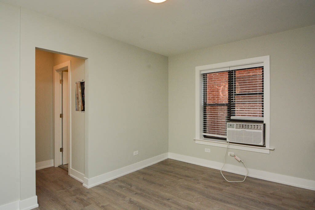 Building Photo - 432.5 W Belden Ave