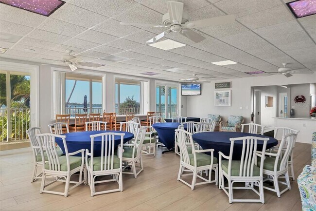 Building Photo - 761 John Ringling Blvd