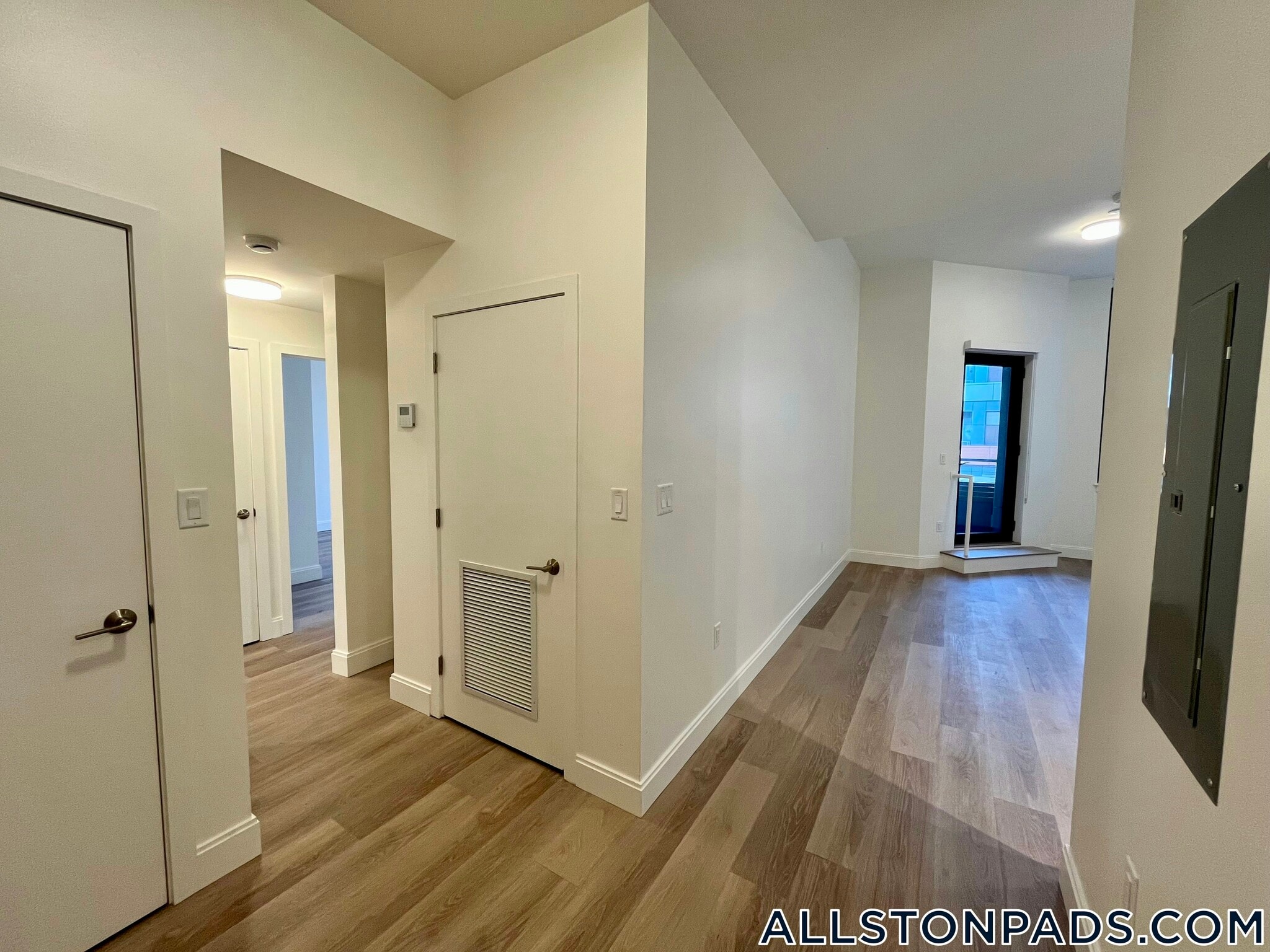 Building Photo - 1079 Commonwealth Ave