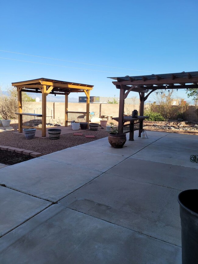 Building Photo - Charming 4-Bedroom Home in a Prime Location!
