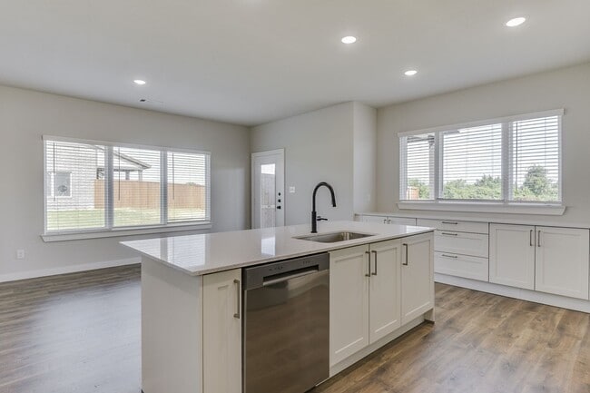 Building Photo - AVAILABLE NOW! LUXURIOUS TRIPLEX LOCATED ON 1-ACRE LOT IN MIDLOTHIAN, TX!