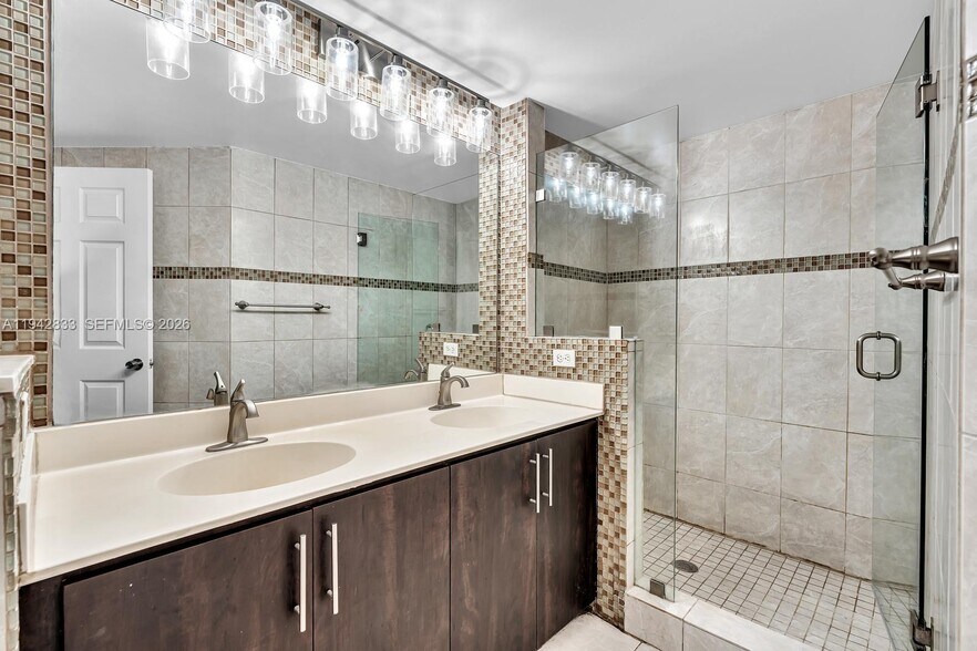 Building Photo - 17150 N Bay Rd