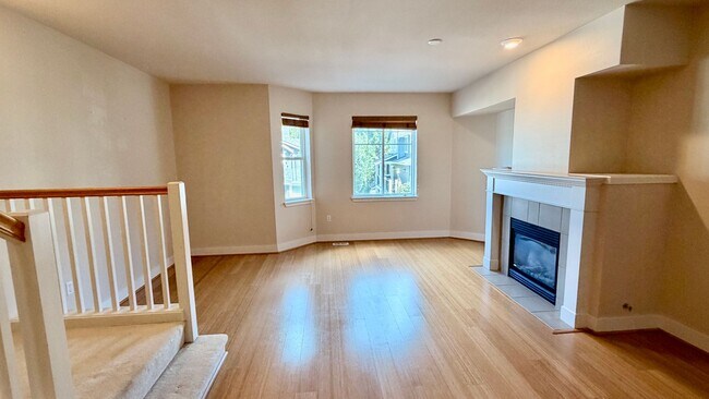 Building Photo - 5583 Lakemont Blvd SE