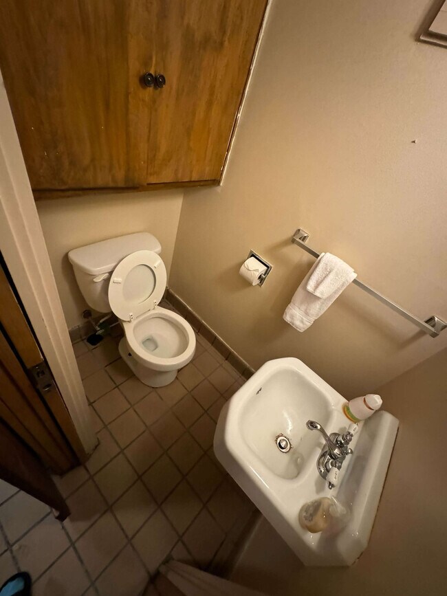 Building Photo - 305 Indian Creek Dr E