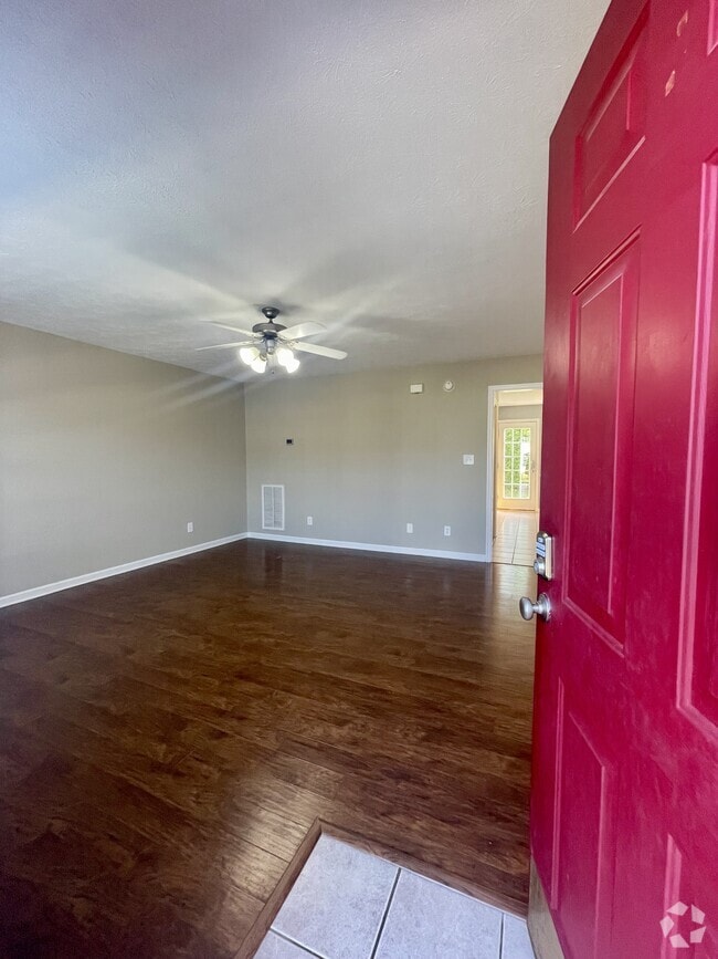 Building Photo - 1031 Middle View Dr
