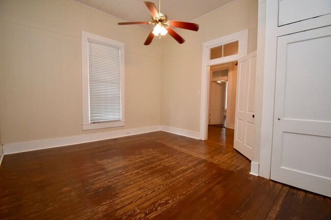 Building Photo - Updated 4 Bedroom Home Close to Tech!