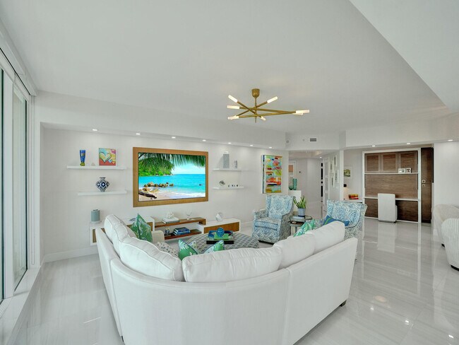 Building Photo - 411 N New River Dr E