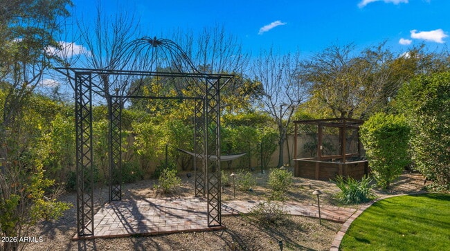 Building Photo - 8501 N Golf Dr