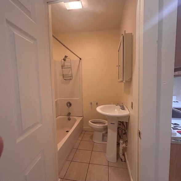 Building Photo - 173 Chestnut St