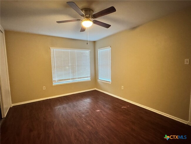 Building Photo - 1407 Hummingbird Ln