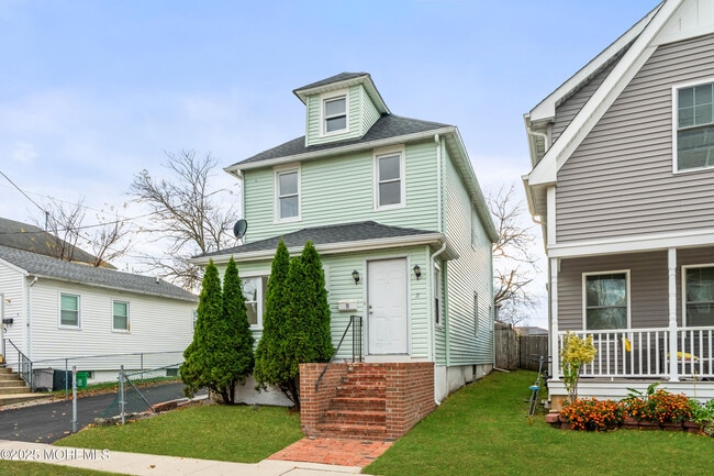 Building Photo - 11 Dewitt Ave