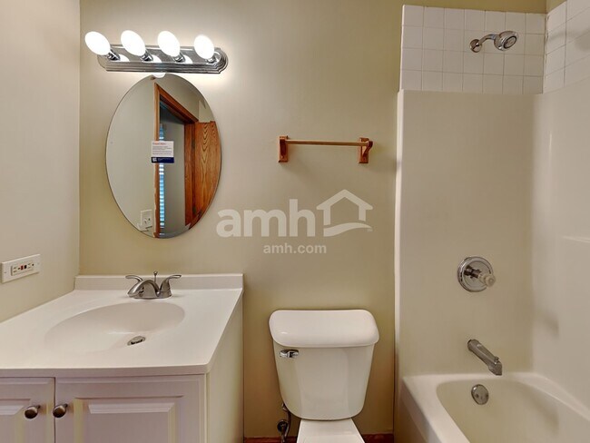 Building Photo - 204 Inverness Trl