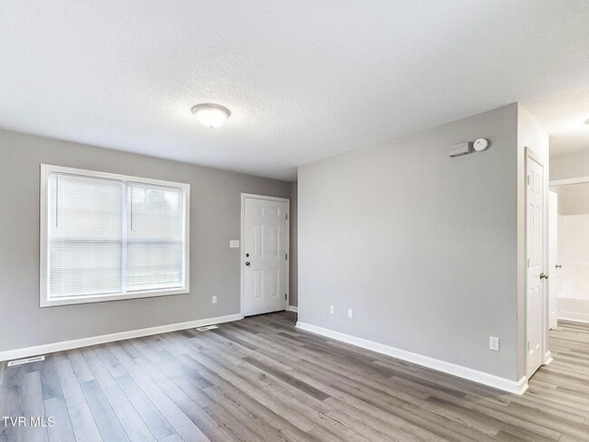 Building Photo - 754 Old Stage Rd