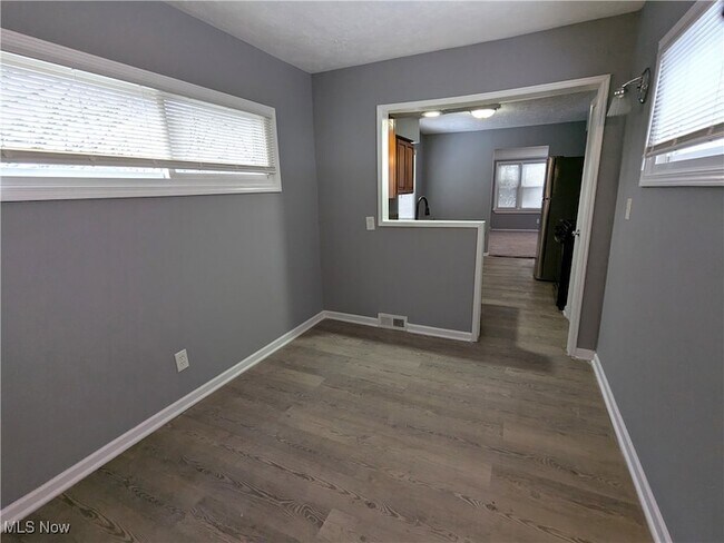 Building Photo - 16401 Home Ave