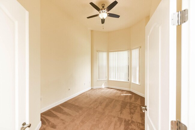 Building Photo - 4068 Gardenwood Cir