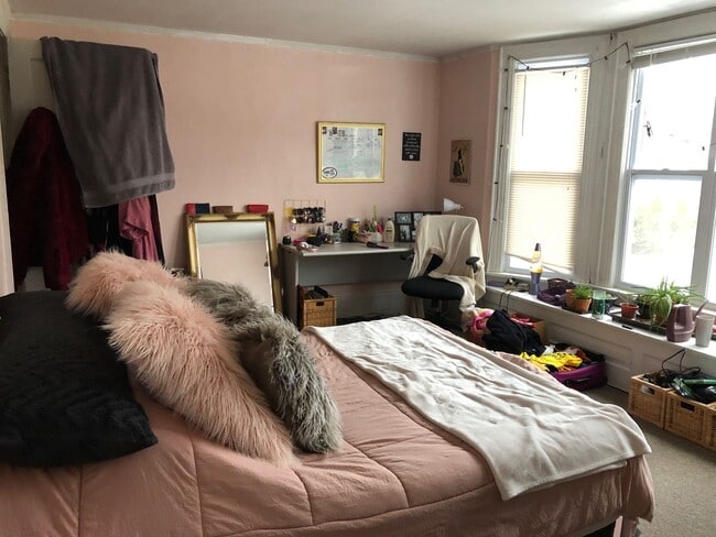 Building Photo - Downer Lower house